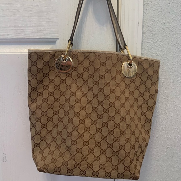 Gucci Handbags - Gucci bag